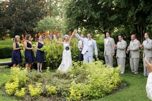 nashville wedding, sunken garden, centennial park, mr and mrs